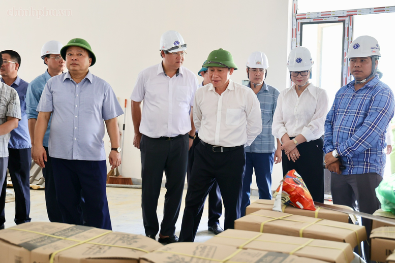 Phó Thủ tướng kiểm tra tiến độ trường nội trú hơn 251 tỷ đồng tại Tuyên Quang- Ảnh 2.