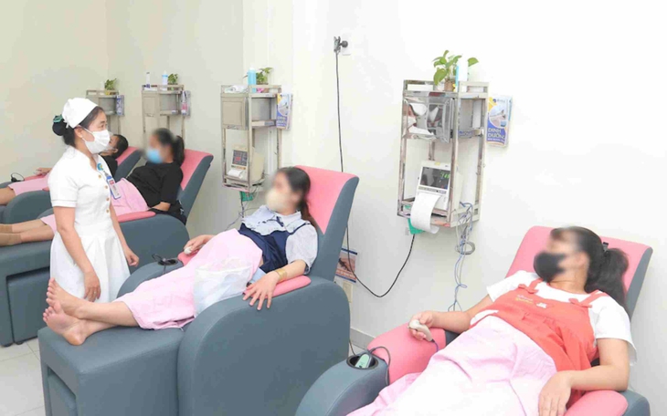 Tiêm vaccine viêm gan B: Cách tốt nhất để ngăn chặn lây truyền từ mẹ sang con - Ảnh 2.