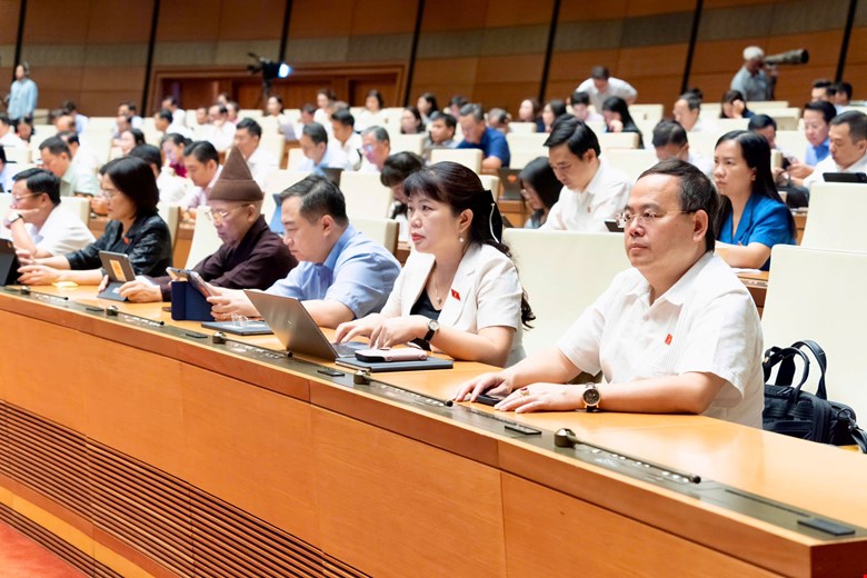 Quốc Hội Thảo Luận Về Quy Định Mới Trong Ngân Hàng Liên Quan Đến Giao Dịch Đáng Ngờ