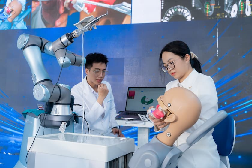 Công Nghệ Robot Cấy Ghép Implant Tại Nha Khoa Nhân Tâm: Bước Tiến Mới Trong Điều Trị Răng Miệng