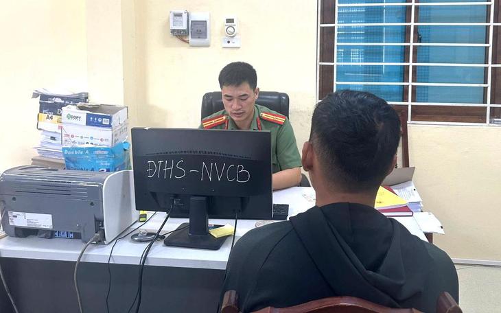 Giả Mạo Giấy Phép Lái Xe: Chiêu Trò và Hệ Lụy Gây Chấn Động- Ảnh 2.