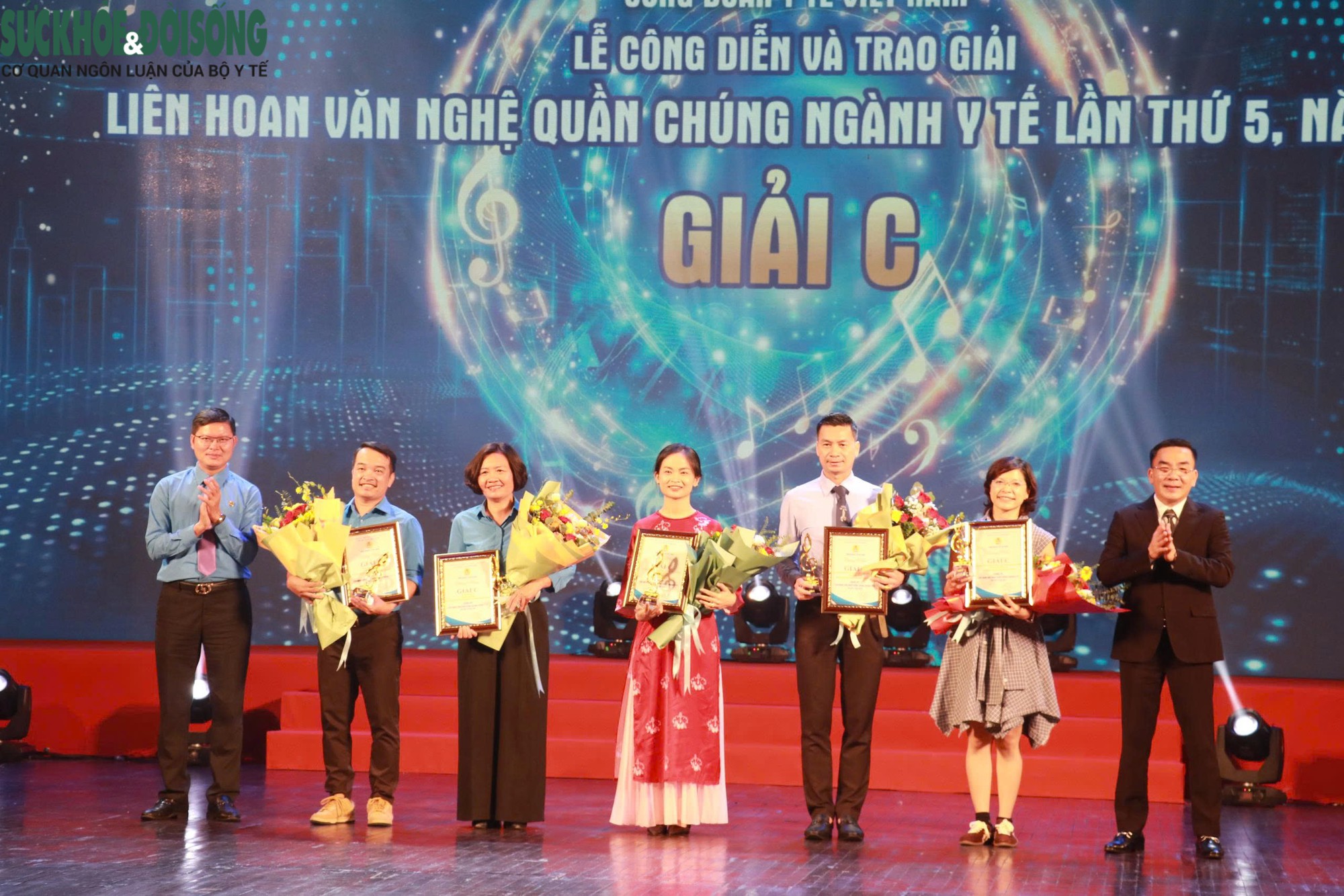 Giá Trị Nhân Văn Ngành Y Tế Tỏa Sáng Qua Liên Hoan Văn Nghệ Quần Chúng