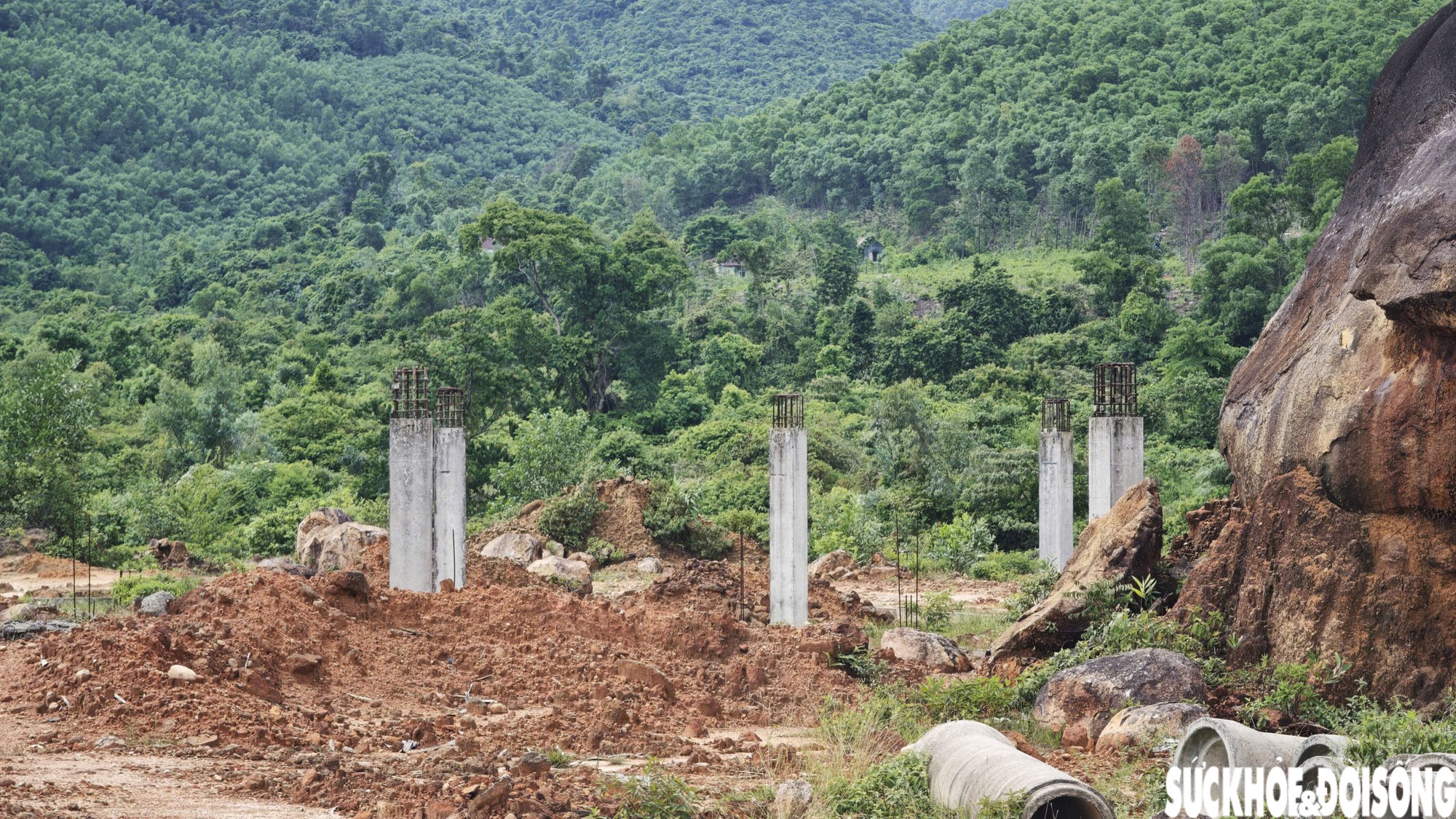 Dòng suối dưới chân Bạch Mã ngổn ngang vì dự án treo đến bao giờ?- Ảnh 9.