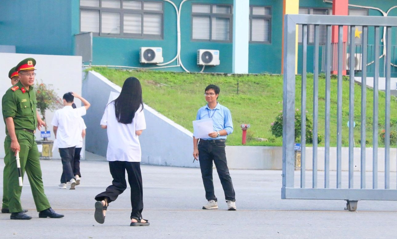 Đánh Giá Đề Thi Toán THPT Tại Tuyên Quang: Cơ Hội Hay Thách Thức Cho Thí Sinh?