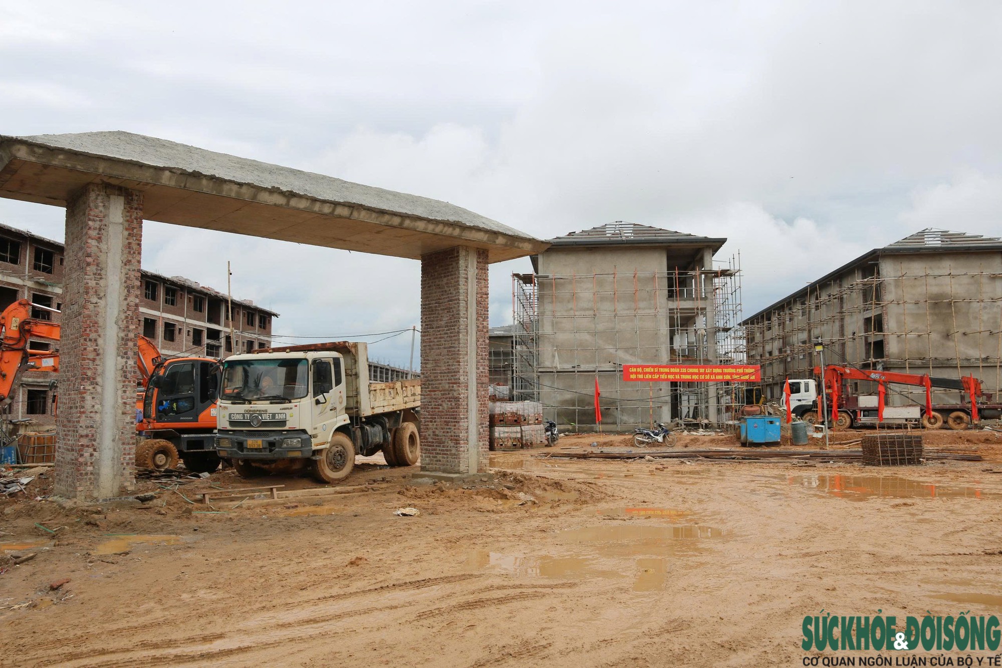 Bộ đội góp sức dựng trường nội trú vùng biên- Ảnh 2.