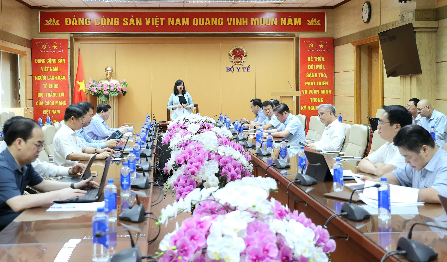 Dữ liệu trẻ em mới đạt gần 80%, Bộ Y tế yêu cầu hoàn thành cập nhật trên 95% trước 30/9- Ảnh 1.