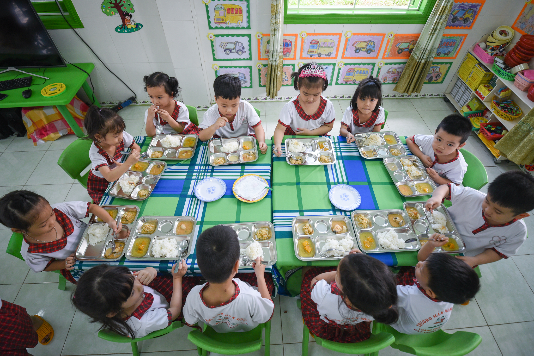 Khắc Phục Khoảng Trống Trong Chăm Sóc Sức Khỏe Học Đường