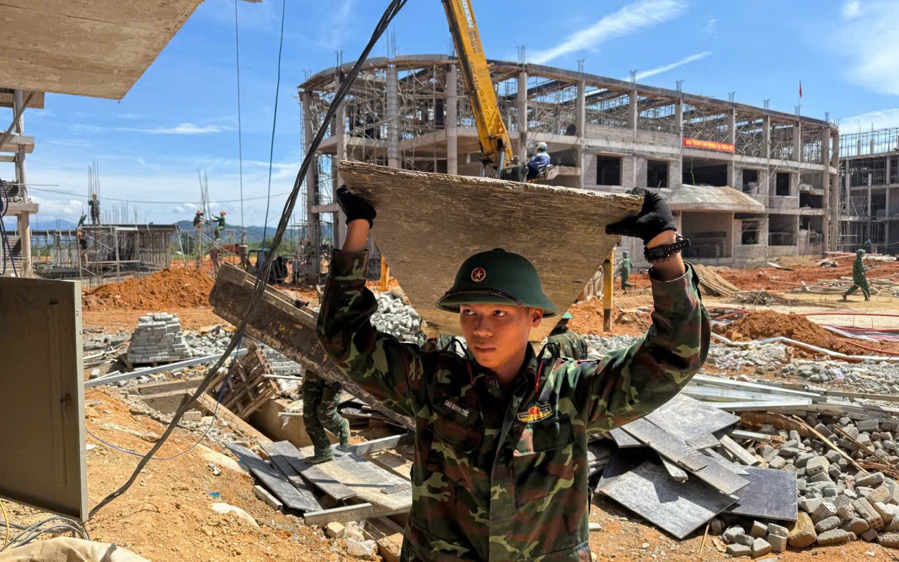 Tôn Vinh 135 Học Sinh Xuất Sắc, Con Cán Bộ Quân Đội Nhân Dịp Kỷ Niệm