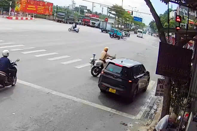 CSGT Hà Nội Nhanh Chóng Giải Cứu Bé Trai Mắc Bệnh Nghiêm Trọng