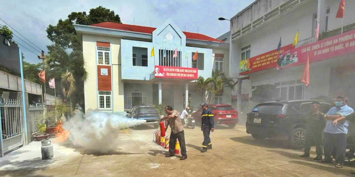 Nhân rộng ‘điểm chữa cháy công cộng’ ở Buôn Ma Thuột, góp phần xử lý ngay các vụ cháy - Ảnh 2.