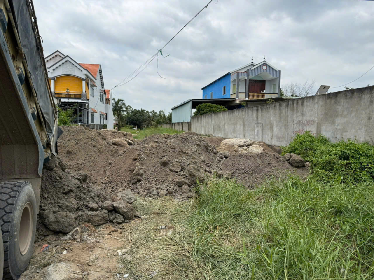 Khởi tố Phó Giám đốc Nhà máy bê tông về hành vi Gây ô nhiễm môi trường- Ảnh 2.