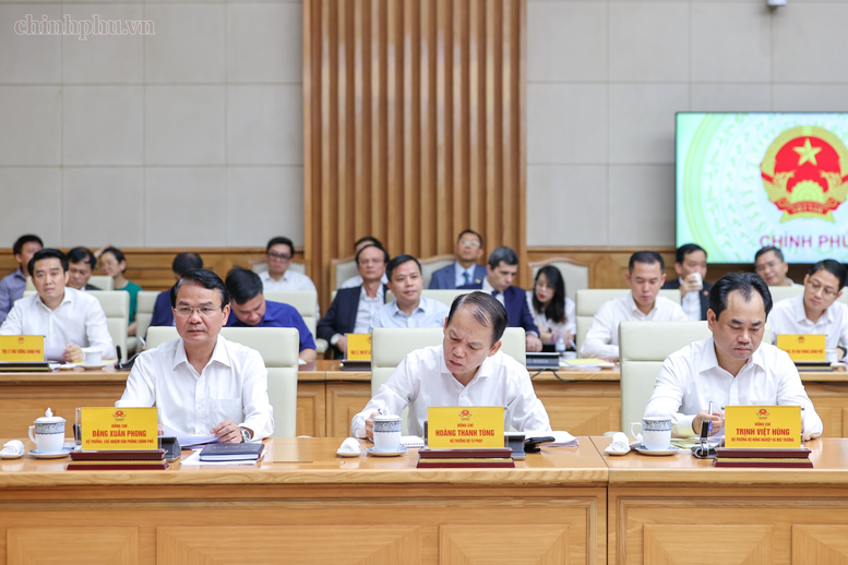 Thủ Tướng Nhấn Mạnh Chính Sách Tín Dụng Và Lãi Suất Để Thúc Đẩy Kinh Tế