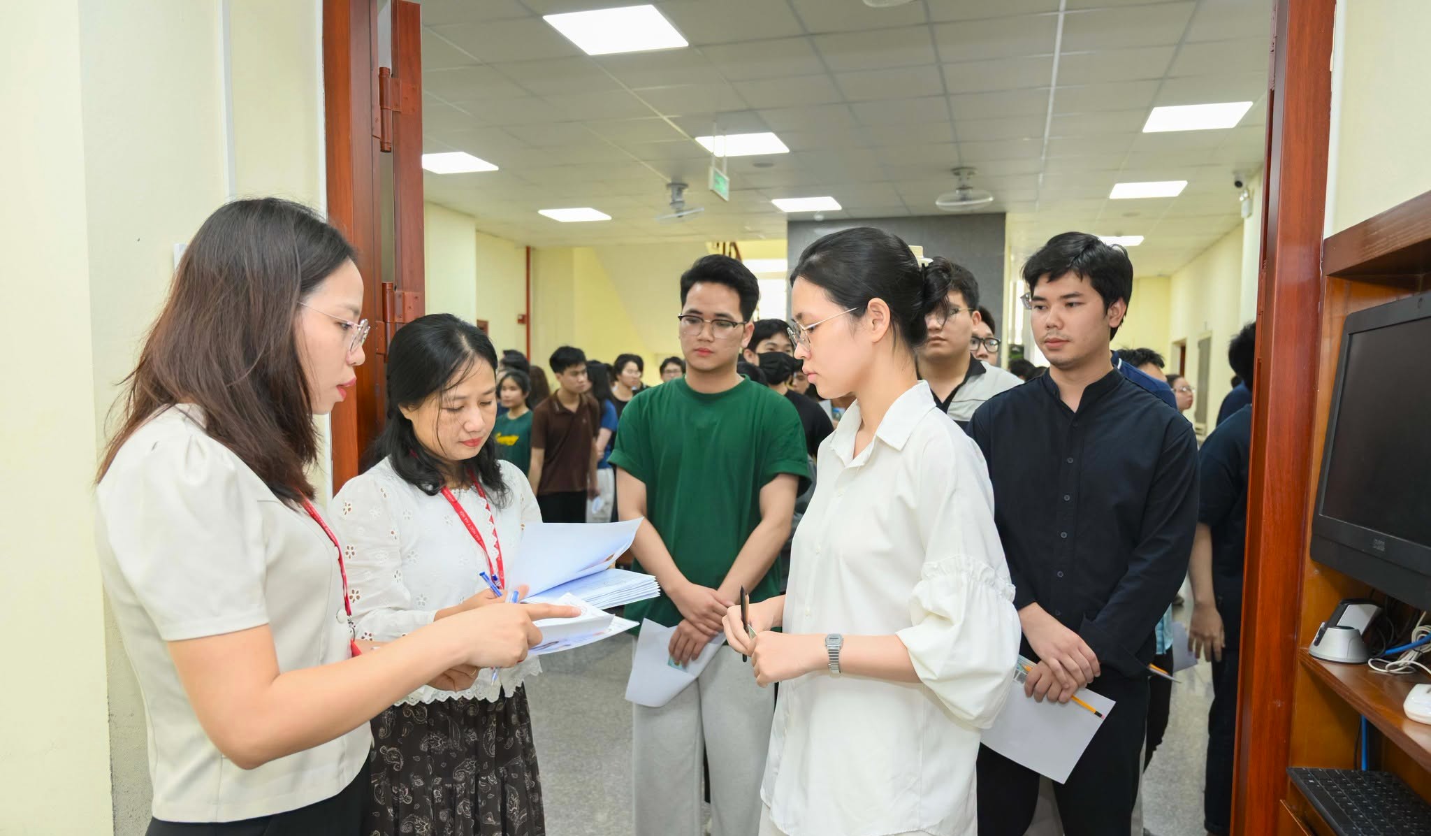 Thí sinh dự thi Sau đại học Trường Đại học Y Hà Nội - Ảnh 2.