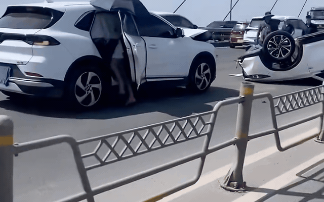 Tai Nạn Liên Hoàn Trên Cầu Nhật Tân