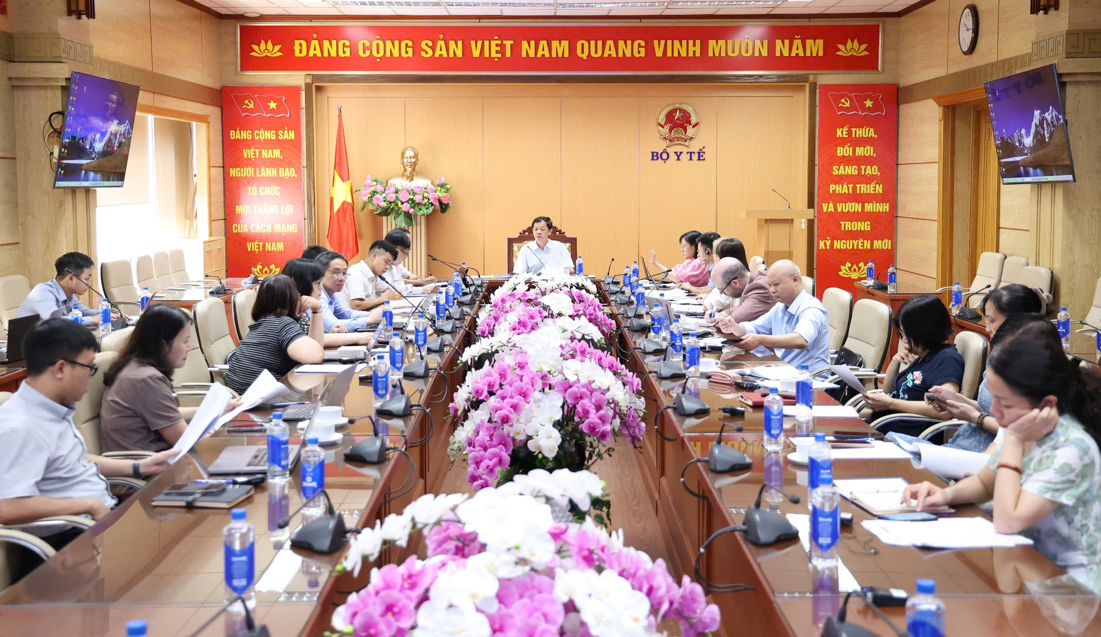 Xây dựng Chính sách quốc gia về dược hướng đến 3 mục tiêu: Sức khỏe nhân dân, an ninh thuốc và phát triển ngành dược - Ảnh 11.