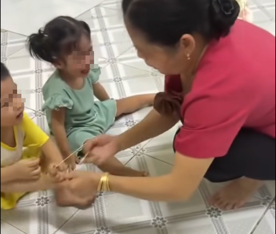 UBND TPHCM yêu cầu đình chỉ hoạt động Trường Mầm non Lá Xanh, xử nghiêm người bạo hành trẻ- Ảnh 1.