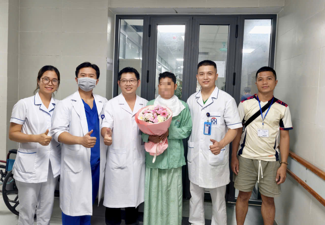 Cuộc Chiến Sinh Tử: Cứu Sống Bệnh Nhân Ung Thư Ho Ra 2 Lít Máu - Ảnh 1.