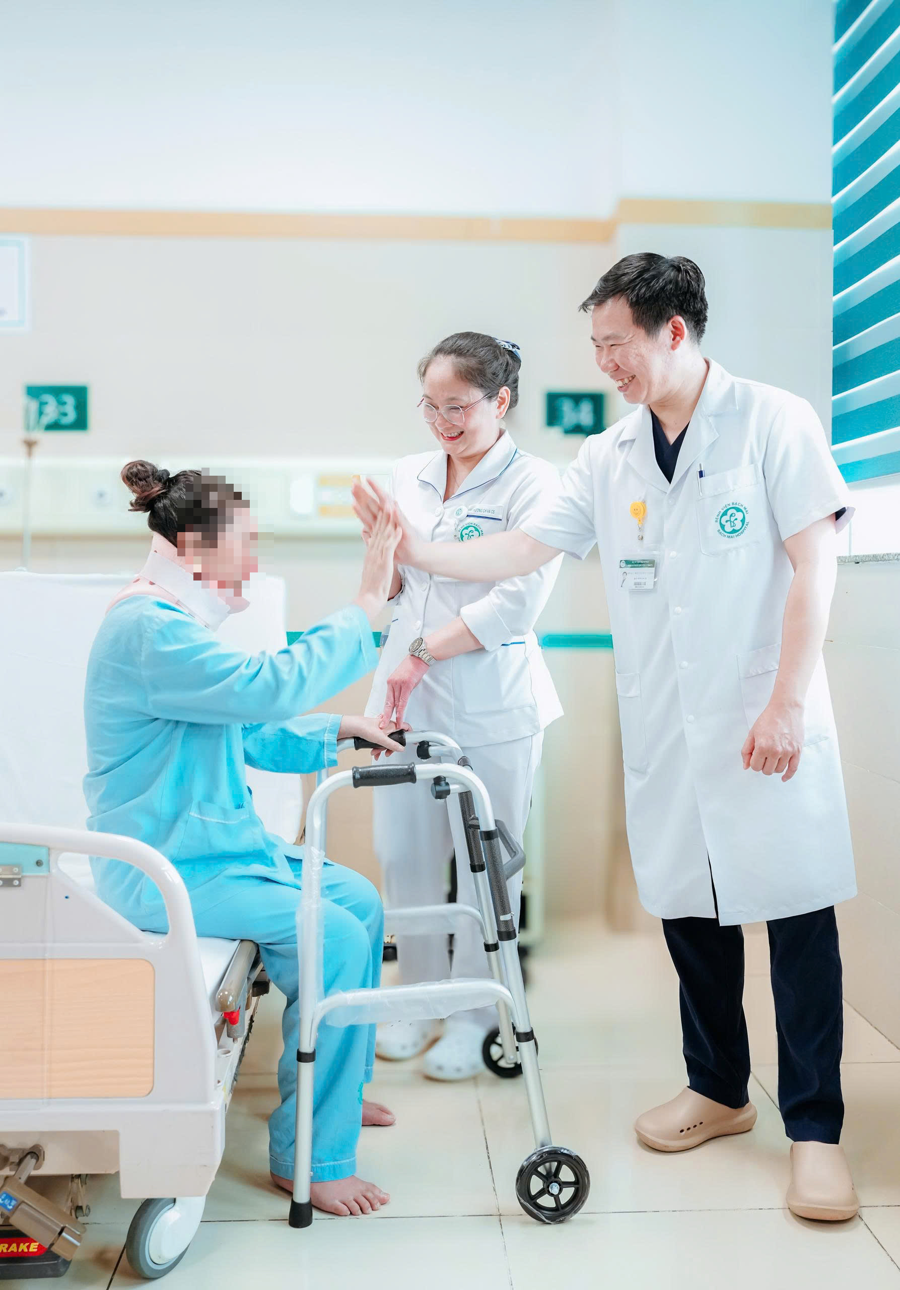 Hồi Sinh Kỳ Diệu: Người Mẹ Lào Tìm Lại Đôi Chân Sau 8 Tháng Liệt Giường