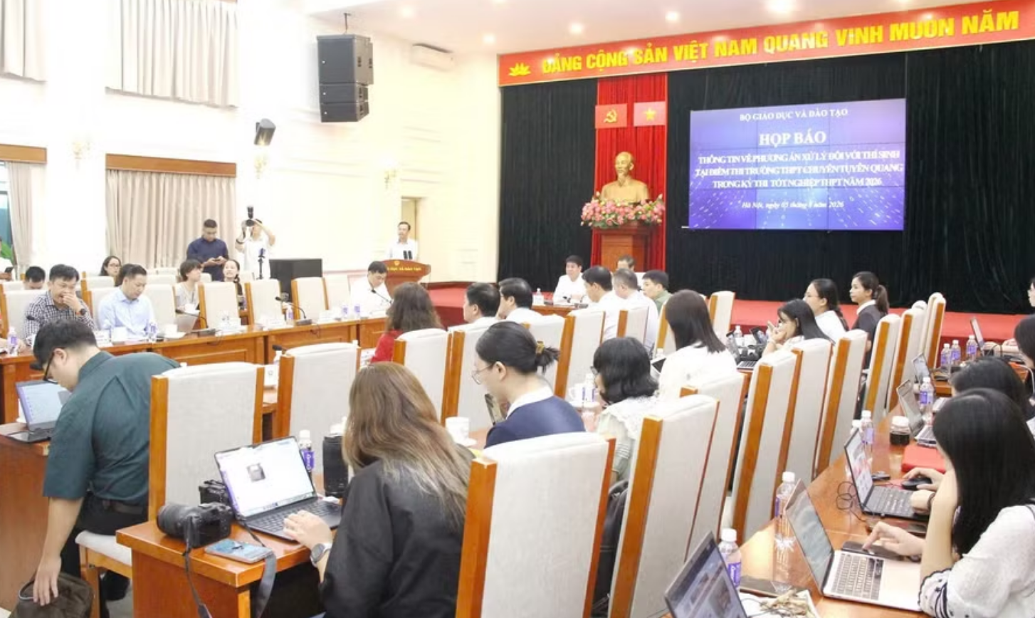 Hủy kết quả, tổ chức thi lại cho tất cả thí sinh tại điểm thi THPT Chuyên Tuyên Quang - Ảnh 2.