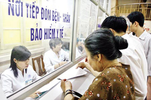 Bộ Y tế: Bệnh viện không được thu thêm tiền của người bệnh BHYT nếu không đăng ký khám theo yêu cầu - Ảnh 1.