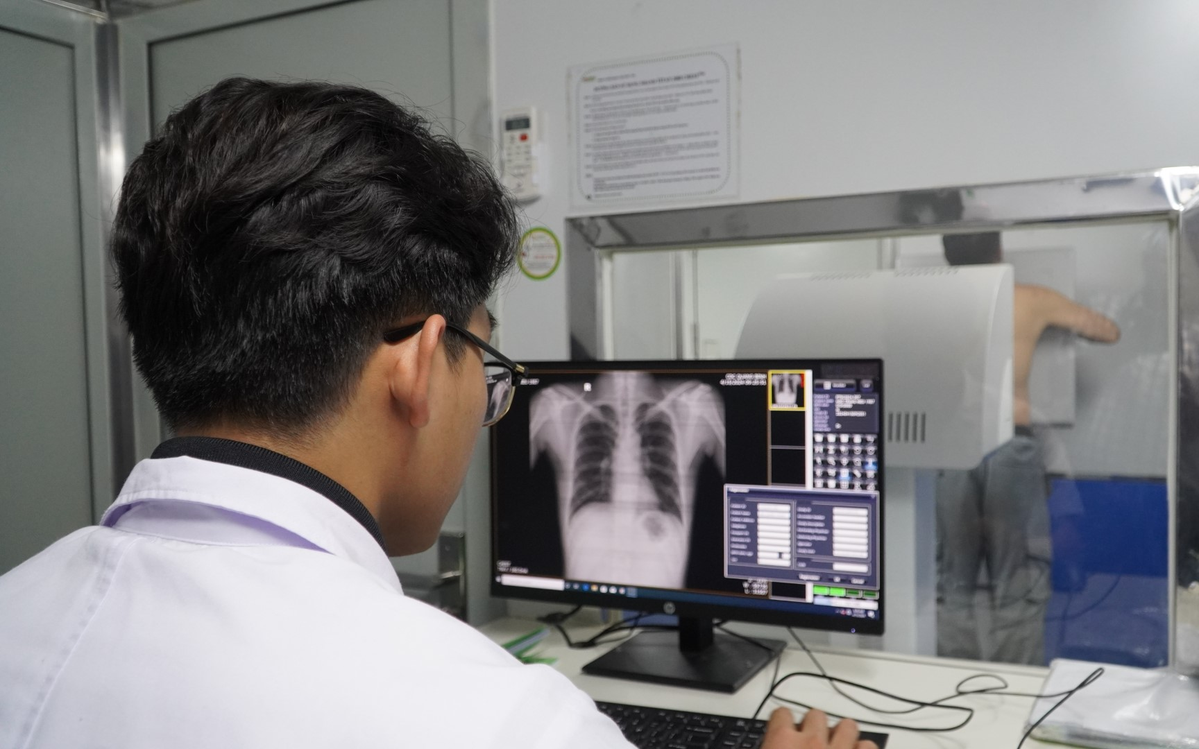 Làm việc trong môi trường nhiều bụi: Những cách đơn giản giúp bảo vệ phổi - Ảnh 3.