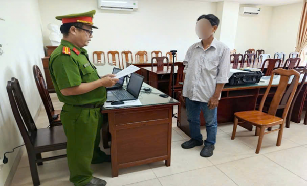 Khởi Tố Hình Sự Đối Tượng Chiếm Đoạt Tiền Khách Hàng Tại Cà Mau