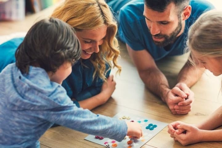 Khám Phá Những Yếu Tố Ảnh Hưởng Đến Mối Quan Hệ Giữa Cha Mẹ và Thanh Thiếu Niên
