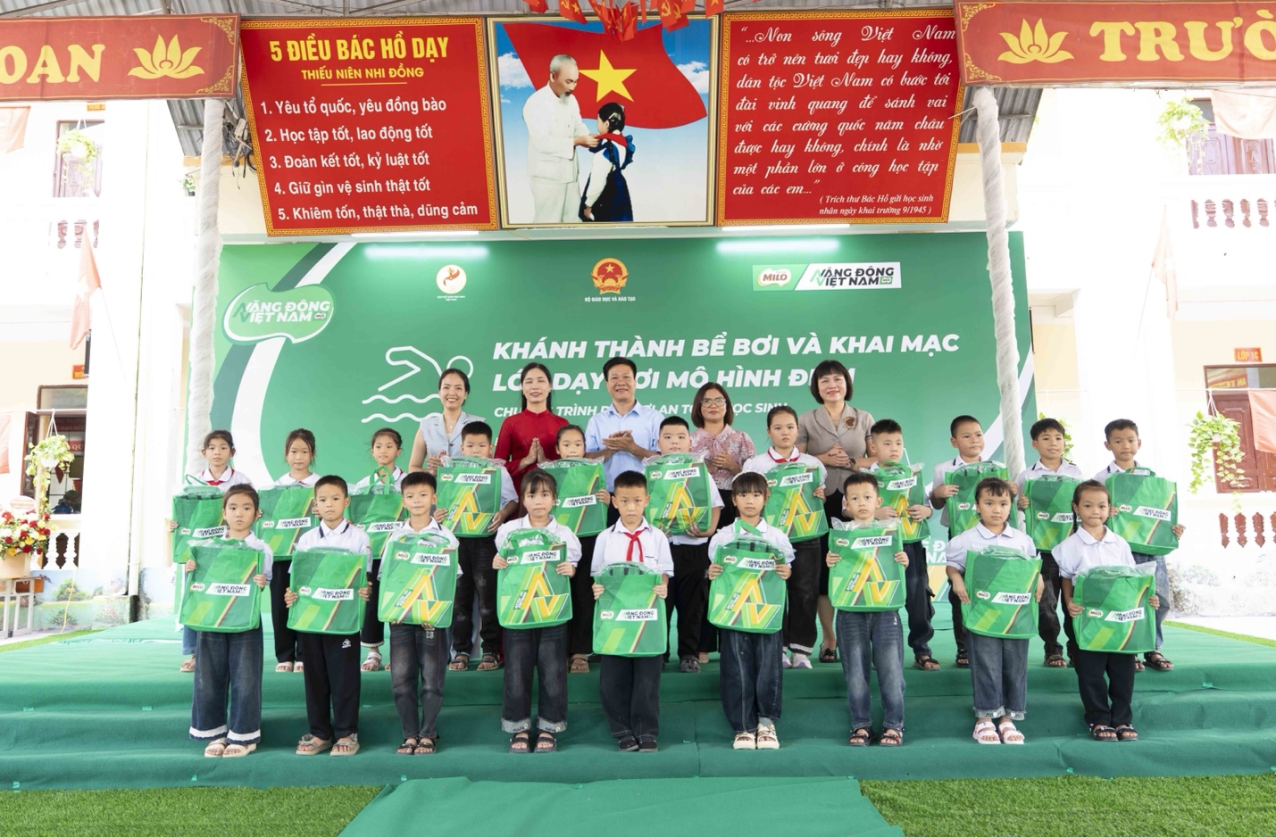Nestlé Việt Nam và Bộ Giáo dục: Nâng cao kĩ năng bơi cho học sinh Bắc Ninh