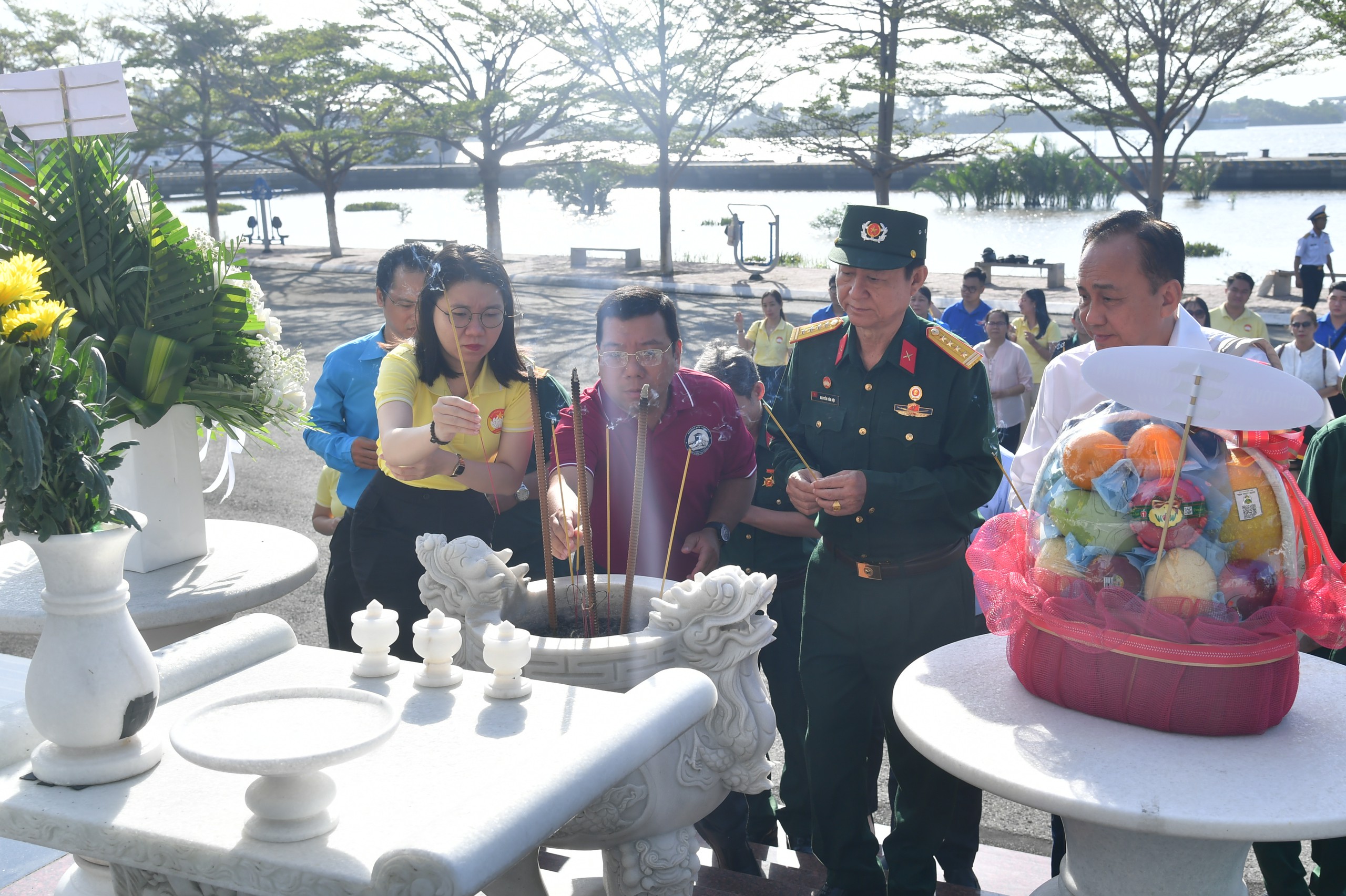 Đẩy mạnh hoạt động 'đồng hành cùng người lính Hải quân' - Ảnh 1.
