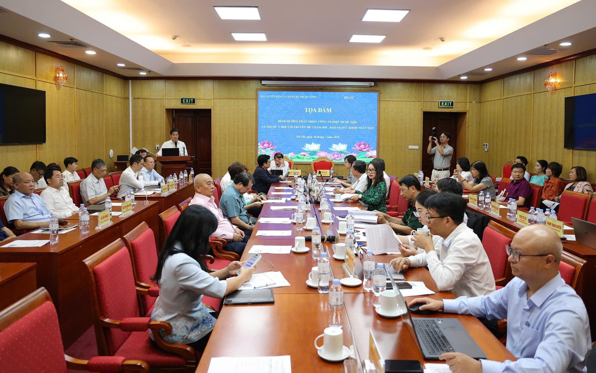 Tăng Cường Quản Lý Dược Liệu: Các Biện Pháp Mới Để Đảm Bảo An Toàn Cho Người Dùng