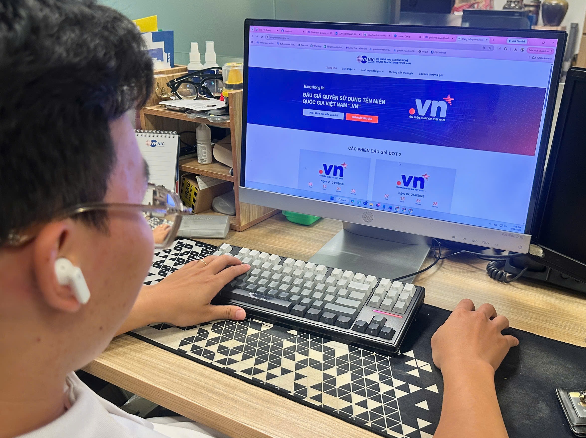 Tên miền quốc gia ".vn" góp phần tạo niềm tin khi mua bán online - Ảnh 1.