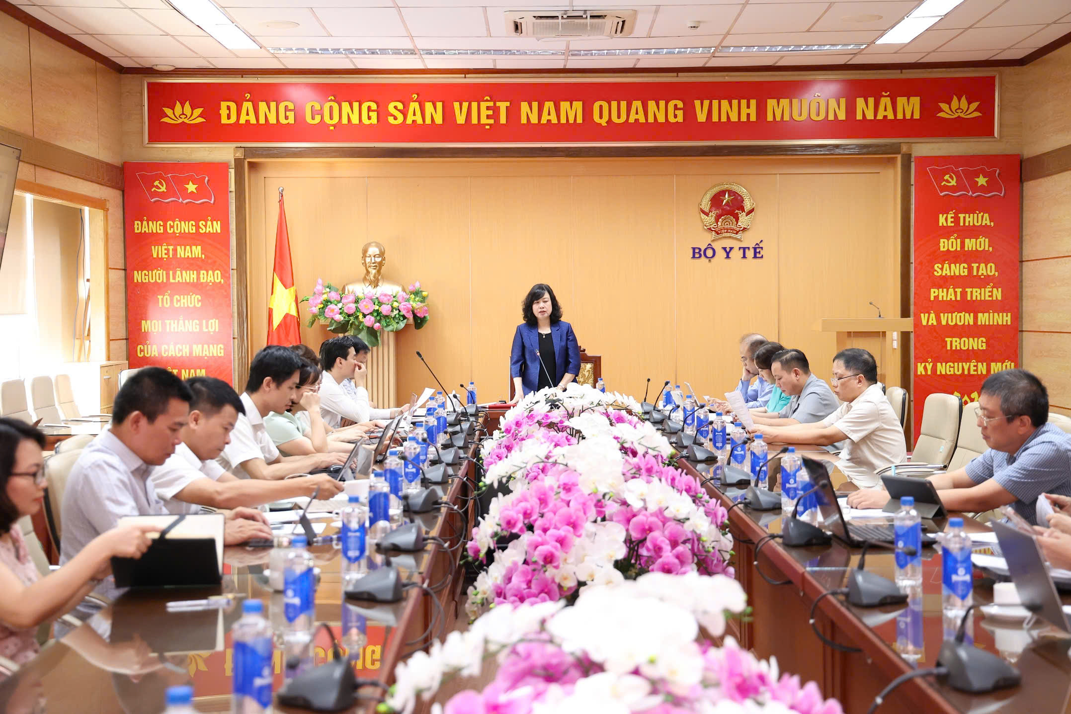 Bộ trưởng Đào Hồng Lan Chỉ Đạo Cải Cách Luật An Toàn Thực Phẩm Để Bảo Vệ Sức Khỏe Cộng Đồng