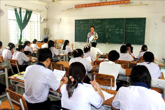 Chính Sách Nghỉ Hưu Trước Tuổi và Thôi Việc Đối Với Cán Bộ Giáo Dục Sau Sáp Nhập