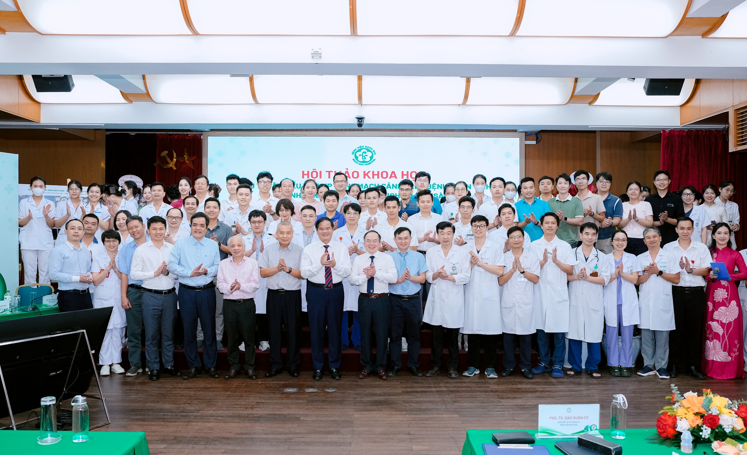 Bệnh Viện Bạch Mai: Hành Trình Phẫu Thuật Hẹp Động Mạch Cảnh Đầy Hứa Hẹn