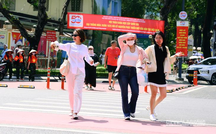 Những khu vực có mức nhiệt cao nhất trong đợt nắng nóng diện rộng ở miền Bắc - Ảnh 2.