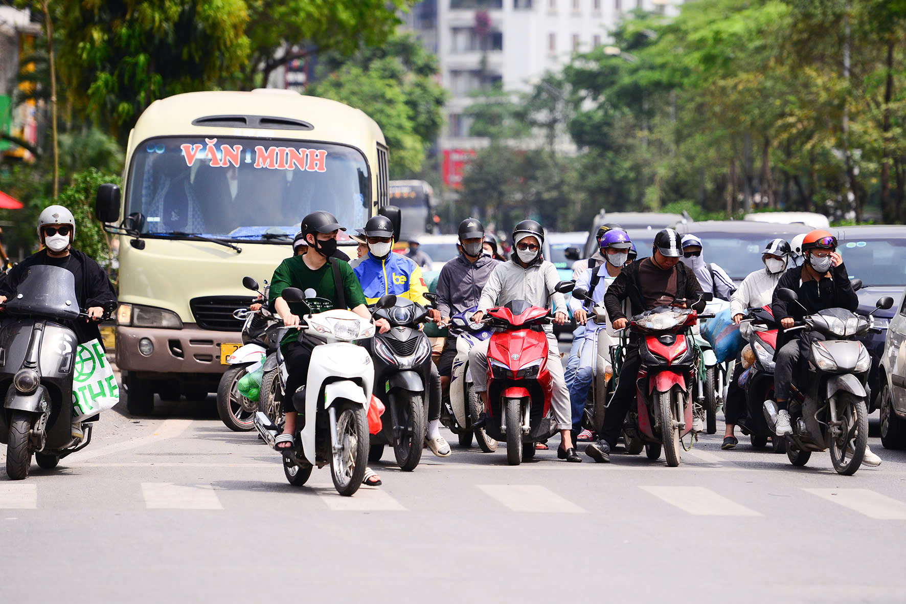Nắng nóng diện rộng ở miền Bắc và miền Trung - Ảnh 1.
