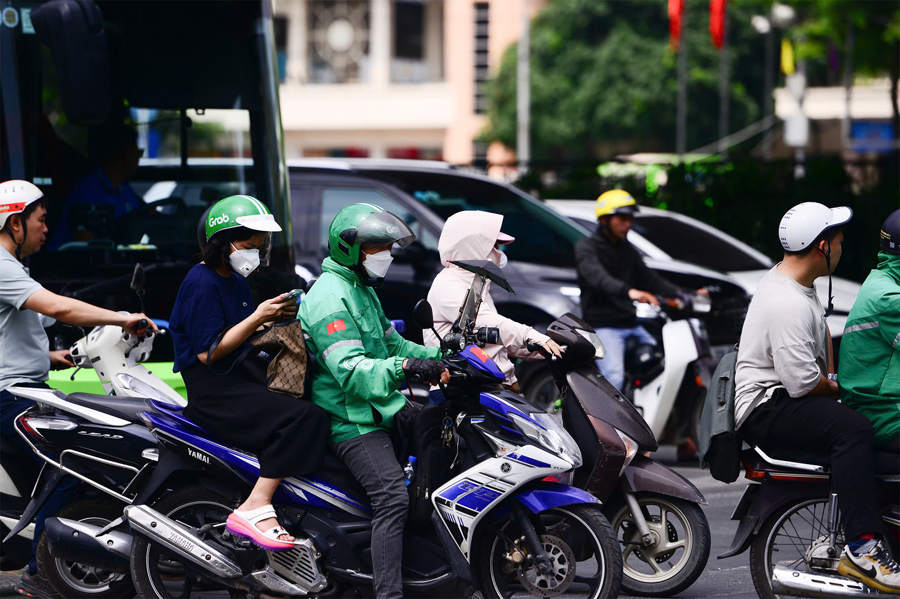 Cảnh báo sốc nhiệt khi làm việc ngoài trời