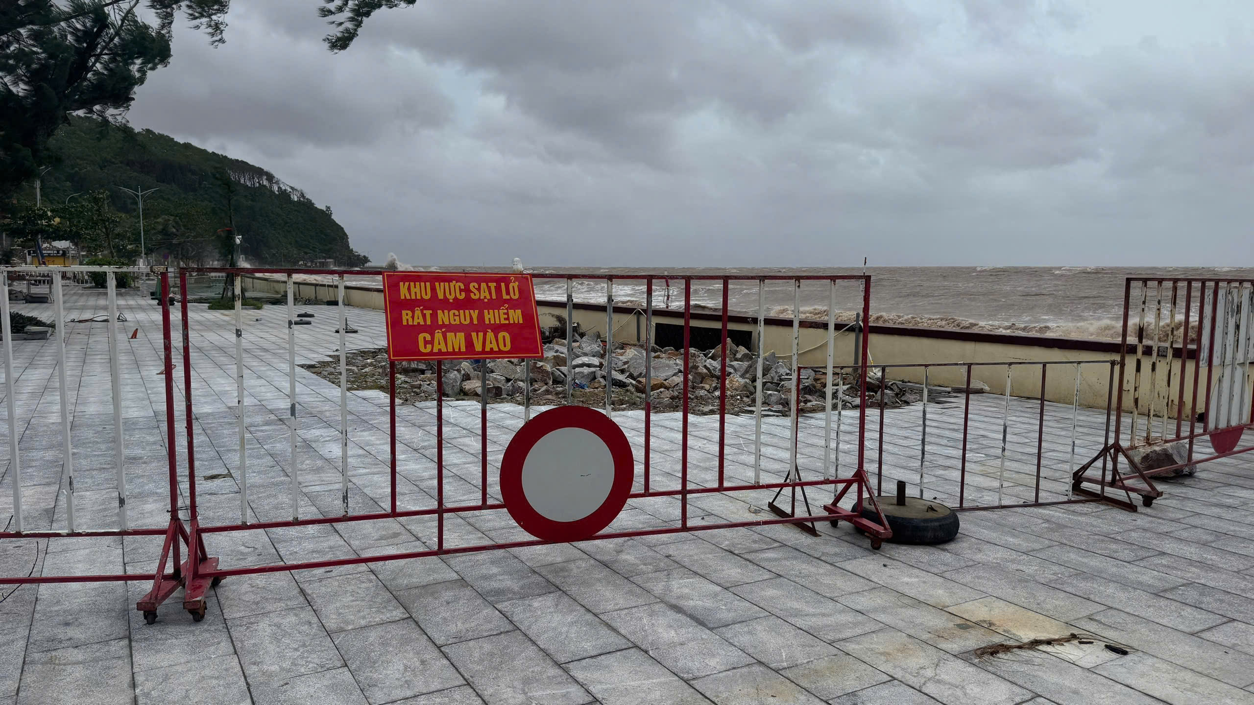 21 tỉnh thành chủ động ứng phó với áp thấp nhiệt đới trên Biển Đông - Ảnh 1.