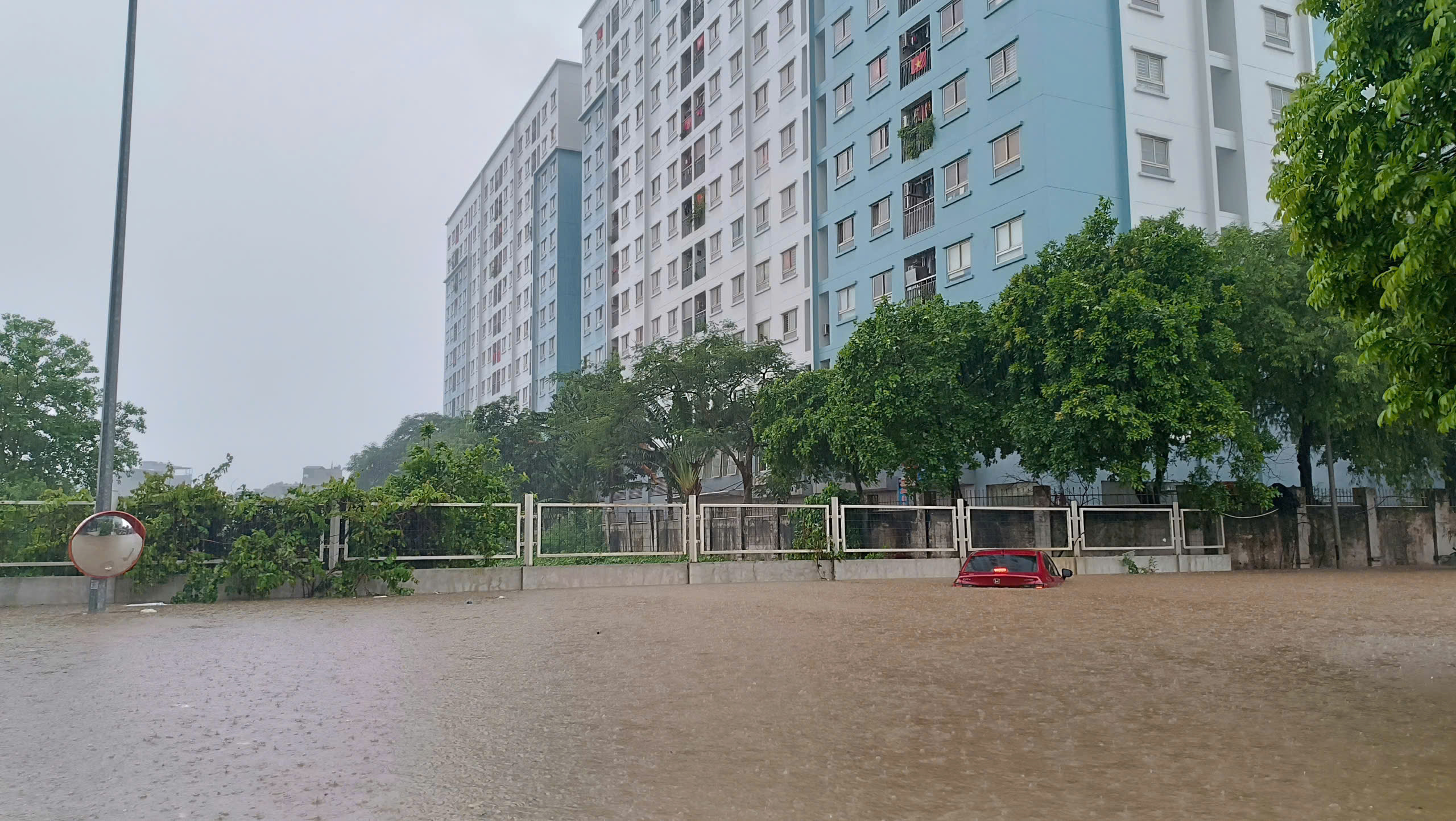 Mưa lũ gây thiệt hại - Ảnh 2