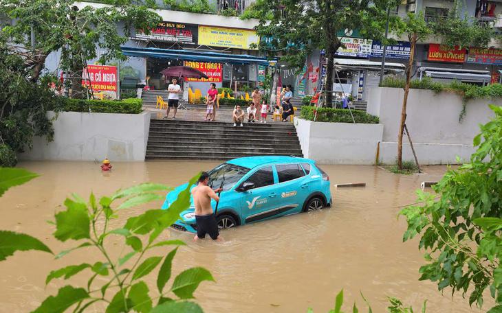 Tình hình giao thông tại Lào Cai do mưa lớn - Ảnh 1.