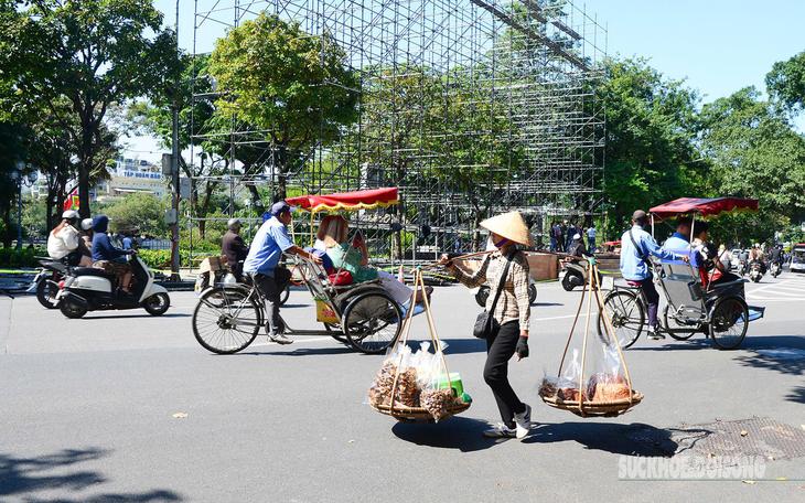 Nắng nóng diện rộng ở miền Bắc và miền Trung - Ảnh 2.