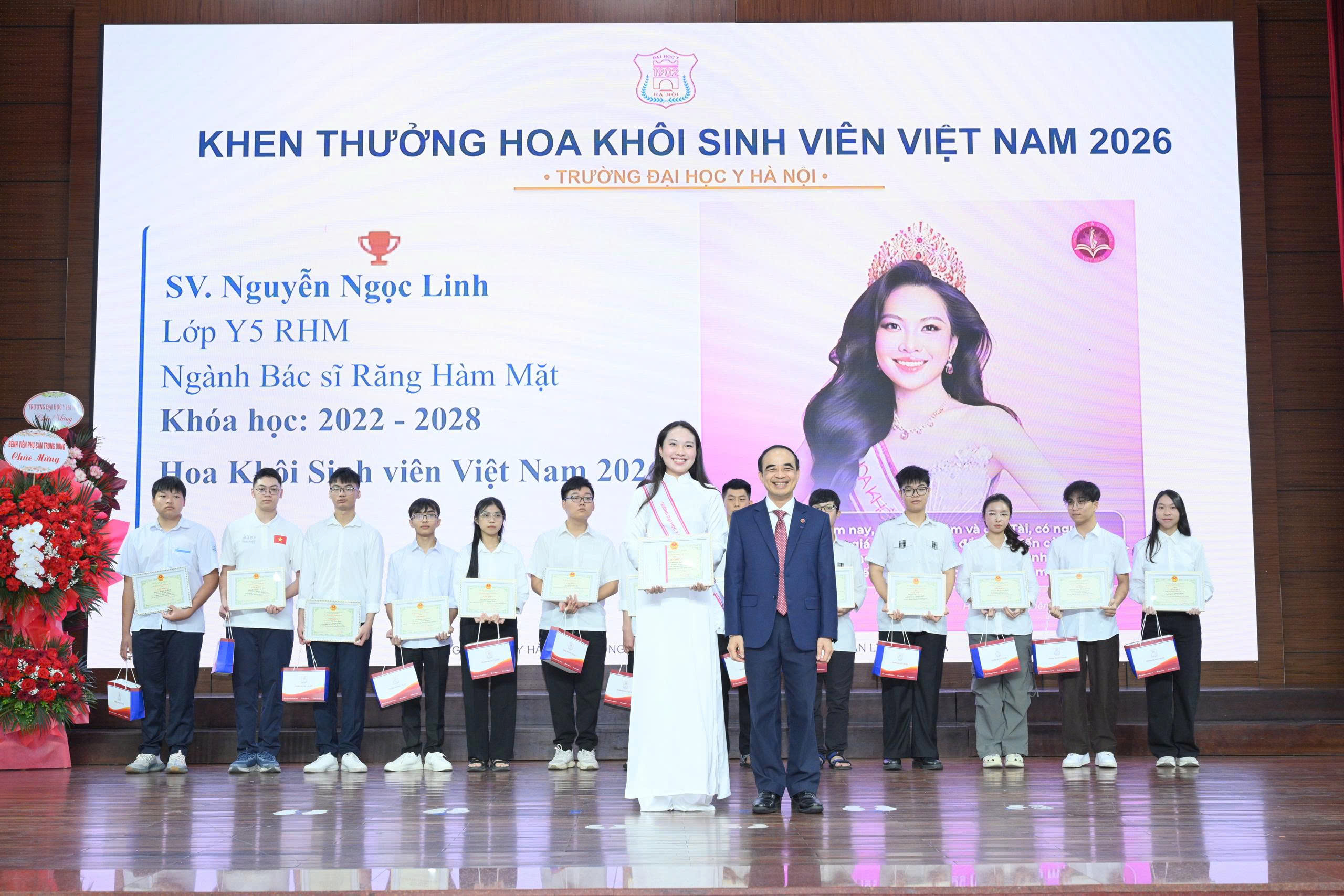 Hiệu trưởng nhắn nhủ tân sinh viên: Chăm chỉ và chủ động là 'phép màu' giúp các em thành công- Ảnh 6.
