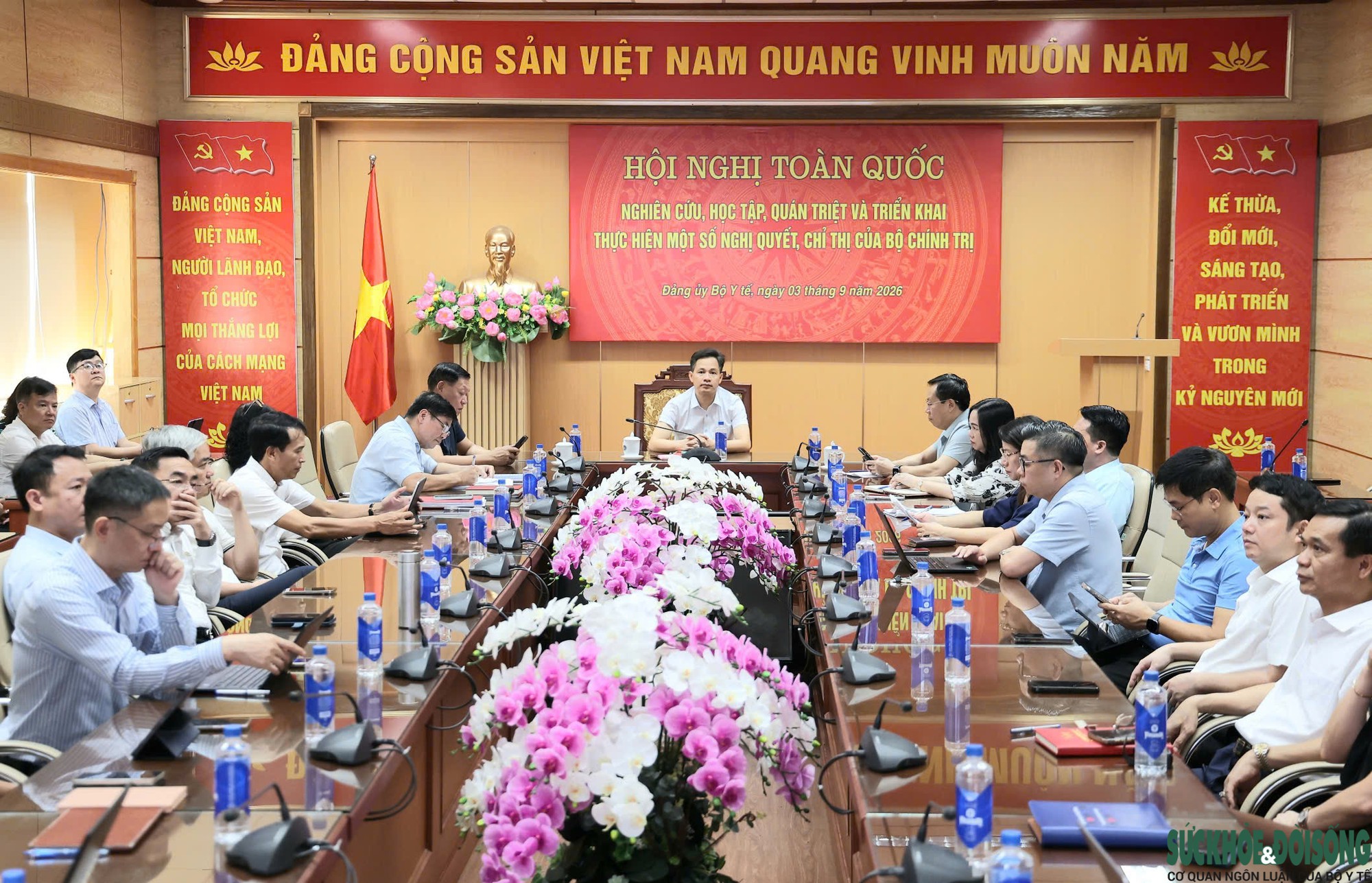 Hội Nghị Toàn Quốc: Triển Khai Nghị Quyết và Chỉ Thị Của Bộ Chính Trị