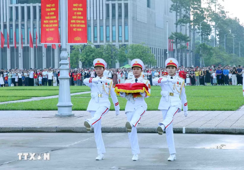 ttxvn-trang-nghiem-le-thuong-co-17883231573372142353075 Điện, thư chúc mừng kỷ niệm 81 năm ngày Quốc khánh nước Cộng hòa XHCN Việt Nam- Ảnh 1.
